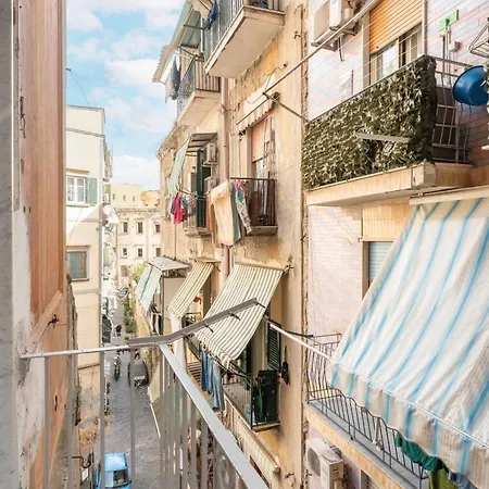 The Idyll Boutique - In Napoli's Spanish Quarters Bed & Breakfast
